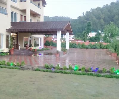 https://imgcld.yatra.com/ytimages/image/upload/t_hotel_yatra_city_desktop/v1438924598/Domestic Hotels/Hotels_Nainital/UNA Comfort Misty Oaks/gallery8.jpg